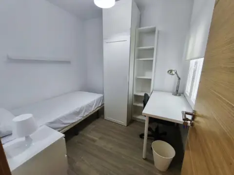 Habitación en calle de Domingo Martínez