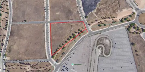 Terreno en calle Parque de la Laguna Negra