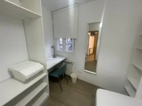 Habitación en calle de Domingo Martínez