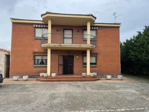 Casa rústica en Avenida de Soria, 147