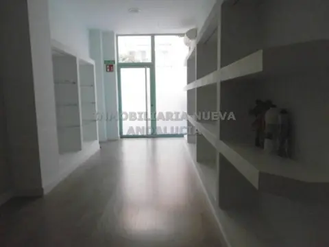Local comercial en Nueva Andalucía