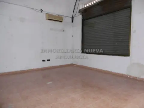 Local comercial en Nueva Andalucía