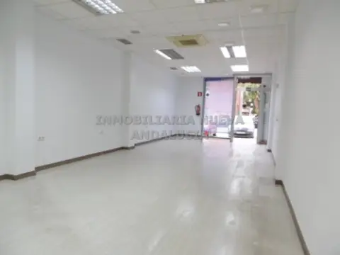 Local comercial en Nueva Andalucía