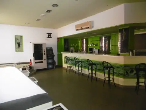 Local comercial en La Cañada-Costacabana-Loma Cabrera-El Alquián