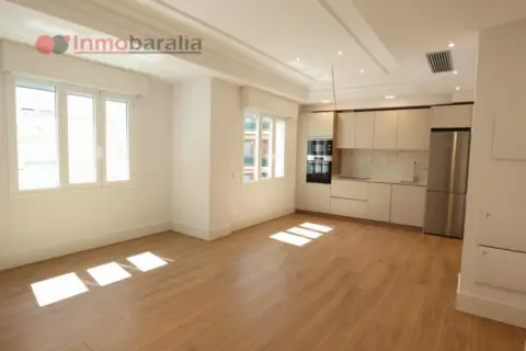 Piso en calle de Evaristo San Miguel