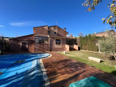 Chalet unifamiliar en Avenida del Tejo