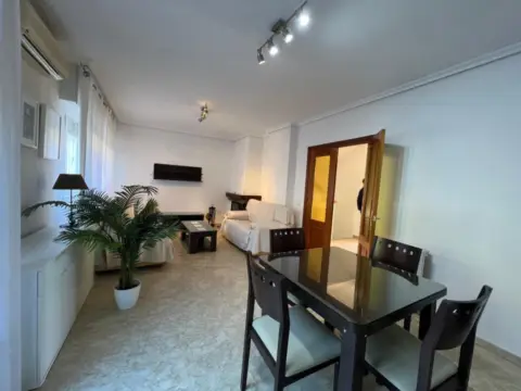 Chalet adosado en Avenida Vía Tarpeya