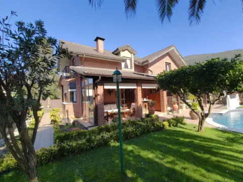 Chalet en Barrio de Pomar