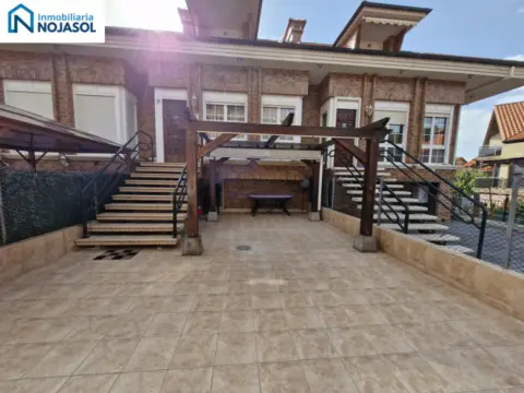 Chalet adosado en Avenida de los Ris