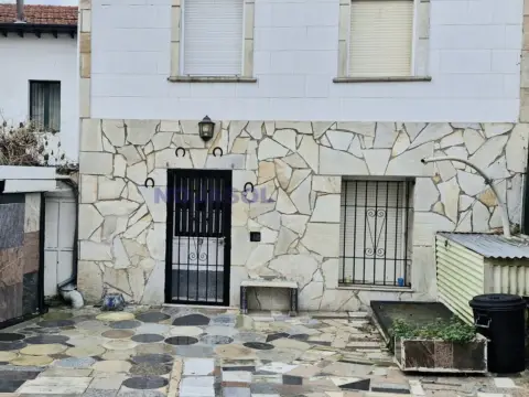 Casa adosada en calle Centro