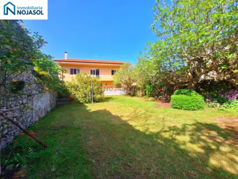 Casa unifamiliar en Barrio del Arnuero Palacio