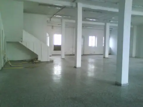 Local comercial en Semi-Centro