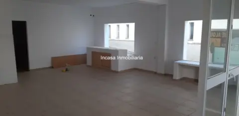 Local comercial en Semi Centro