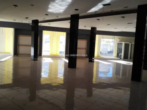 Local comercial en Semi-Centro