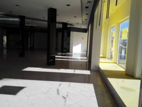 Local comercial en Semi-Centro