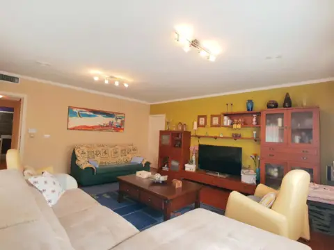 Dúplex en calle del Escultor Roque López