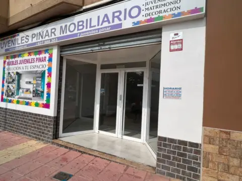 Local comercial en calle Ramón y Cajal