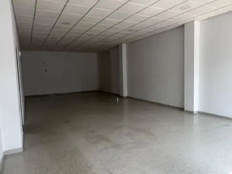 Local comercial en calle Ramón y Cajal