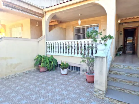 Chalet adosado en calle de Astorga