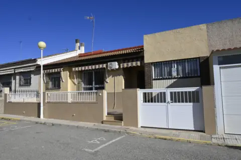 Chalet adosado en calle Pico Veleta, 1