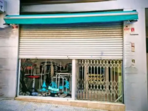 Local comercial en Carrer del Montsià