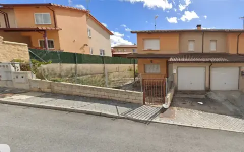 Chalet pareado en calle Reina Sofia, 15