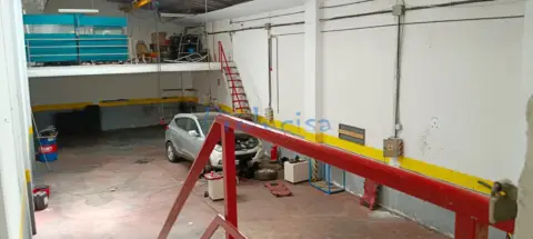 Nave industrial en calle del Bronce