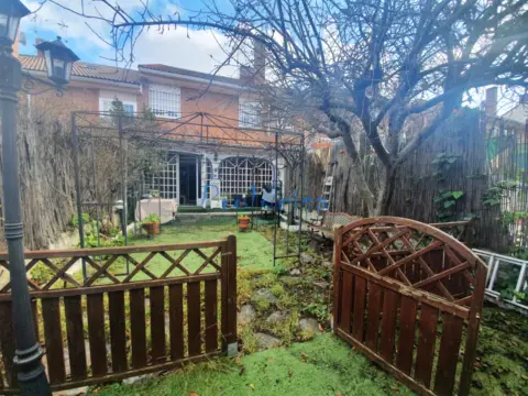 Chalet adosado en Moraleja de Enmedio