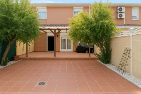 Chalet adosado en Moraleja de Enmedio