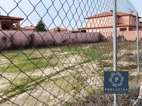 Terreno en calle Once de Marzo