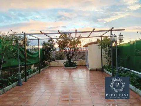 Chalet adosado en calle de la Amapola