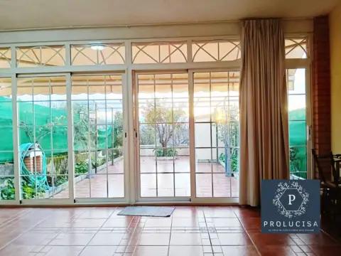 Chalet adosado en calle de la Amapola