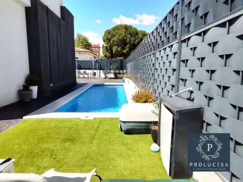 Chalet pareado en calle Arroyo de la Mangada