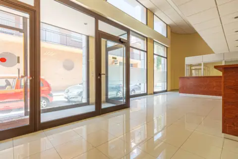 Local comercial en Carrer dels Fossos