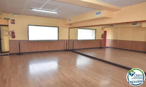 Local comercial en calle Puig Sacalm