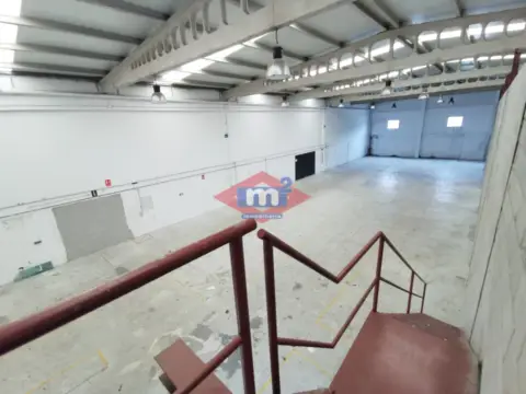 Nave industrial en Puxeiros