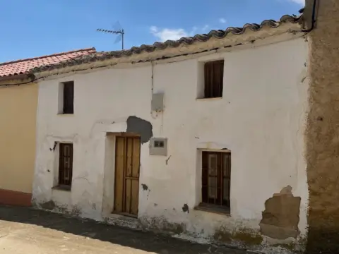 House in Pajares de La Lampreana