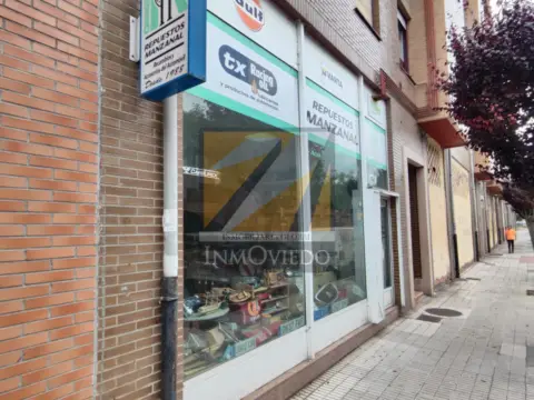 Local comercial en calle de José María Martínez Cachero, 31
