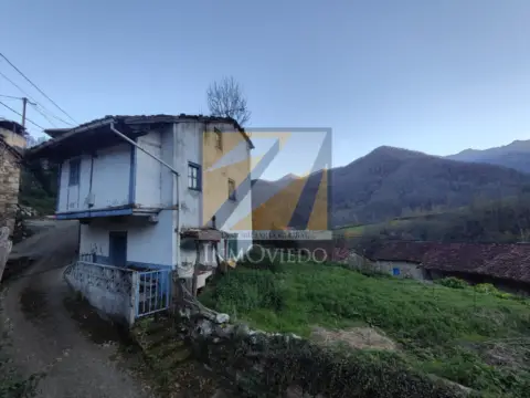 Casa en calle Caleao, Campo Caso