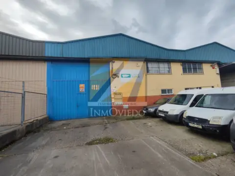 Nave comercial en Camino Llames