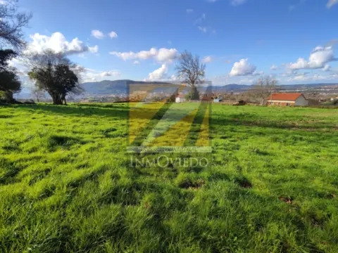 Terreno en calle Villamiana