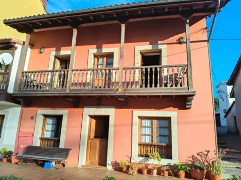 Casa adosada en Pola de Siero