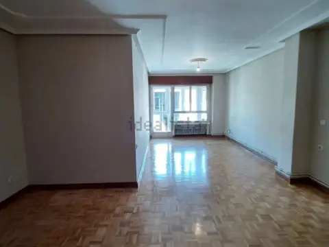 Piso en calle de Uría