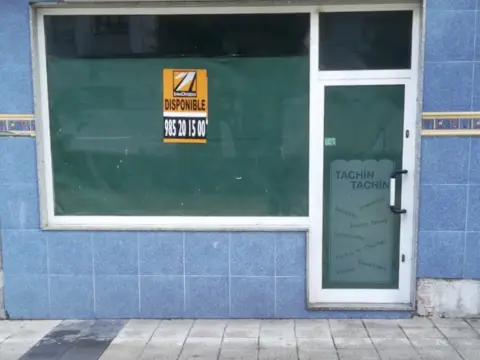 Local comercial en calle de Miguel Induráin, 9