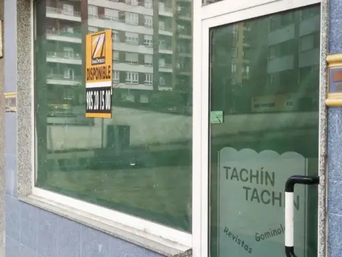 Local comercial en calle de Miguel Induráin, 9