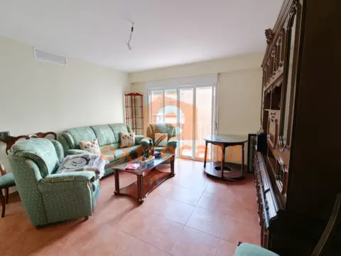 Piso en calle Fernando Sánchez Sampedro