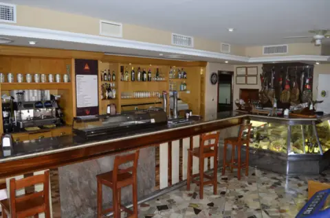 Local comercial en Valdepasillas