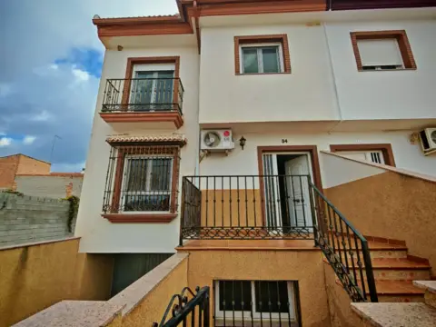 Casa adosada en Huétor Tájar