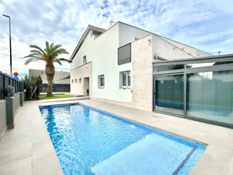 Casa adosada en Carrer del Montseny