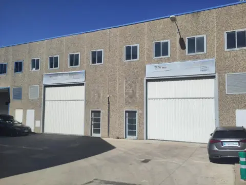 Nave comercial en Via Trajana